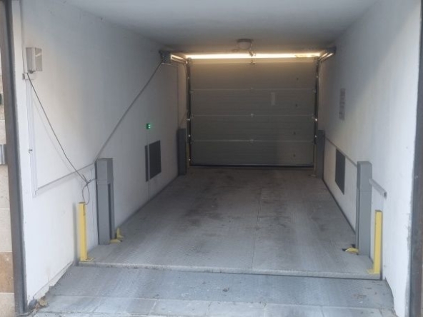 Дава се под наем Гараж / Паркомясто в Варна, Погреби - 12 кв.м за 96.9 € - Снимка #1