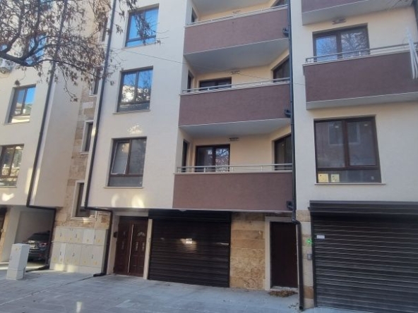 Дава се под наем Гараж / Паркомясто в Варна, Погреби - 15 кв.м за 28900 € - Снимка #1