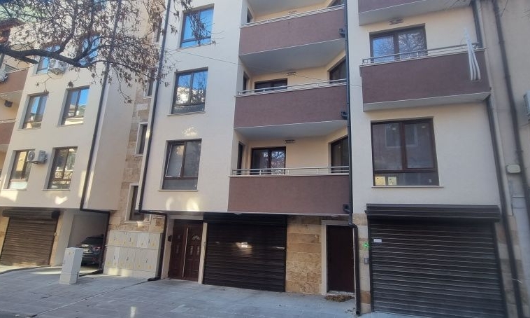 Дава се под наем Гараж / Паркомясто в Варна, Погреби - 15 кв.м за 28900 € - Снимка #1