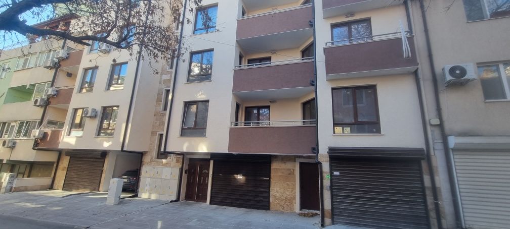 Дава се под наем Гараж / Паркомясто в Варна, Погреби - 15 кв.м за 28900 € - Снимка #1