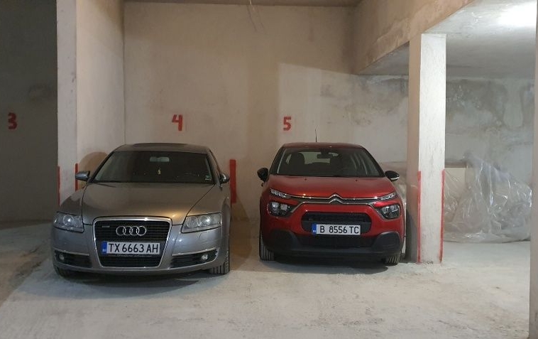 Дава се под наем Гараж / Паркомясто в с. Левски, Област Варна - 30 кв.м за 153 € - Снимка #1