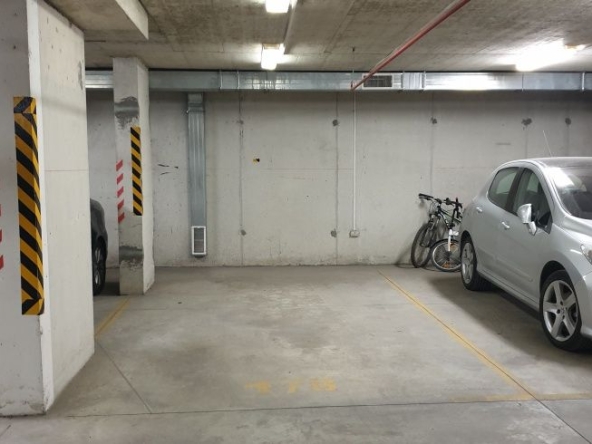 Дава се под наем Гараж / Паркомясто в Варна, Чайка - 20 кв.м за 102 € - Снимка #1