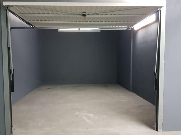 Дава се под наем Гараж / Паркомясто в София, Студентски град - 30 кв.м за 125 € - Снимка #1