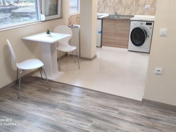 Дава се под наем Едностаен апартамент в Шумен, Пазара - 30 кв.м за 204 € - Снимка #1