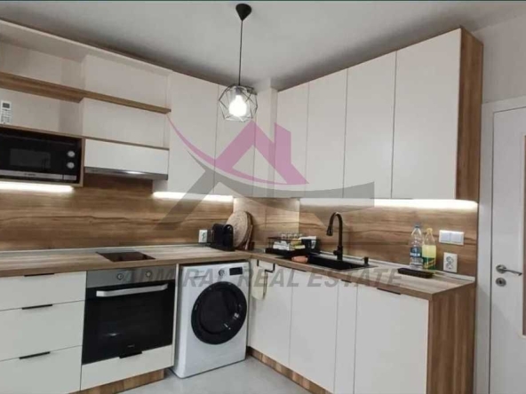 Дава се под наем Двустаен апартамент в Варна, Център - 60 кв.м за 700 € - Снимка #1