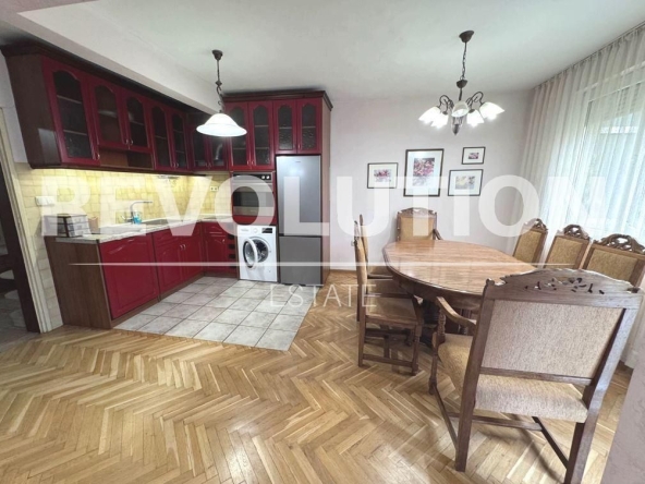 Дава се под наем Тристаен апартамент в Варна, Конфуто - 100 кв.м за 700 € - Снимка #1