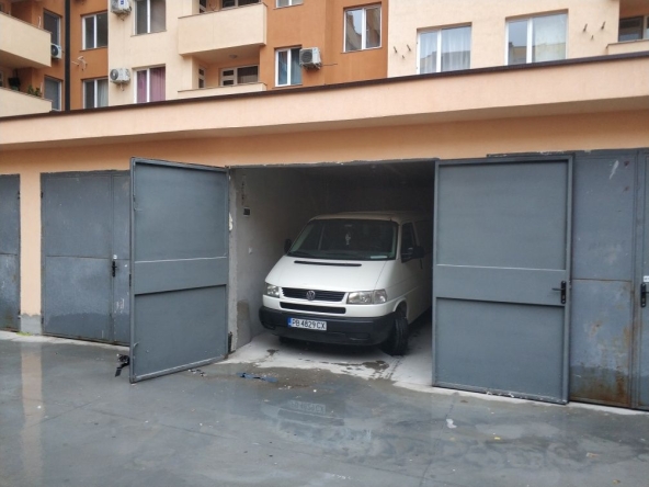 Дава се под наем Гараж / Паркомясто в Радомир - 16 кв.м за 144.33 € - Снимка #1