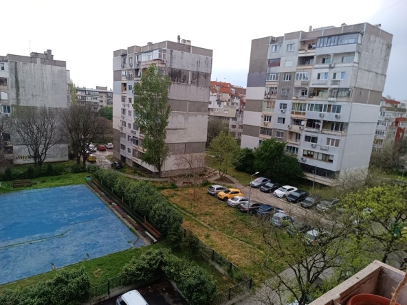 Дава се под наем Тристаен апартамент в Варна, Базар Левски - 67 кв.м за 240000 € - Снимка #1