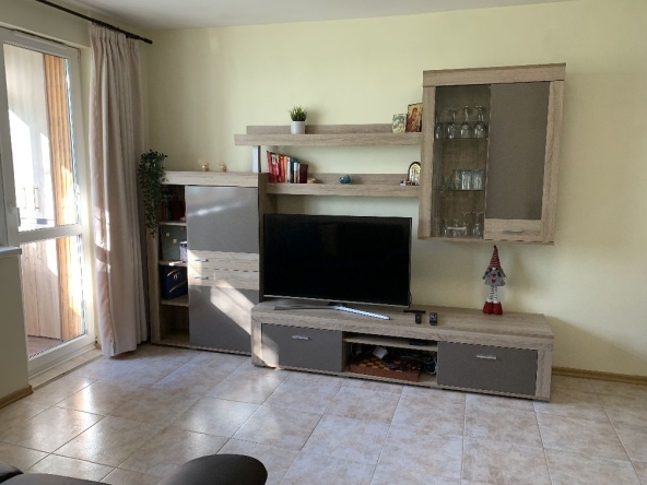 Дава се под наем Тристаен апартамент в Варна, Цветен квартал - 83 кв.м за 612 € - Снимка #1