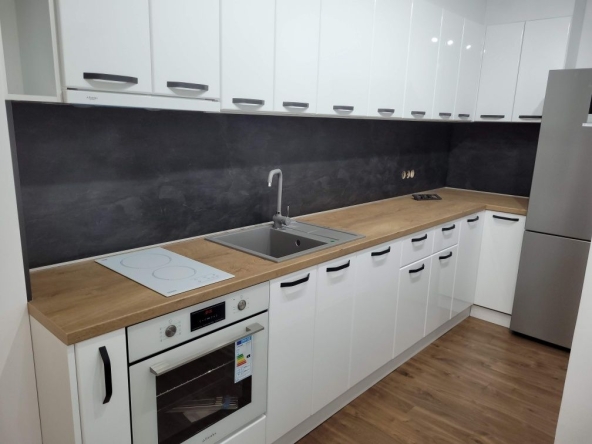 Дава се под наем Тристаен апартамент в Варна, Възраждане 1 - 70 кв.м за 408 € - Снимка #1