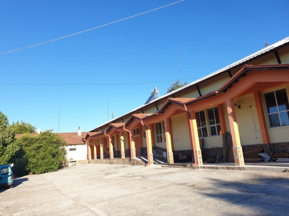 Промишлена сграда в Димитровград - 1200 кв.м за 542 €/кв.м - Снимка #1