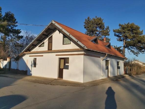 Хотел в с. Нова Черна, Област Силистра - 1265 кв.м за 68 €/кв.м - Снимка #1