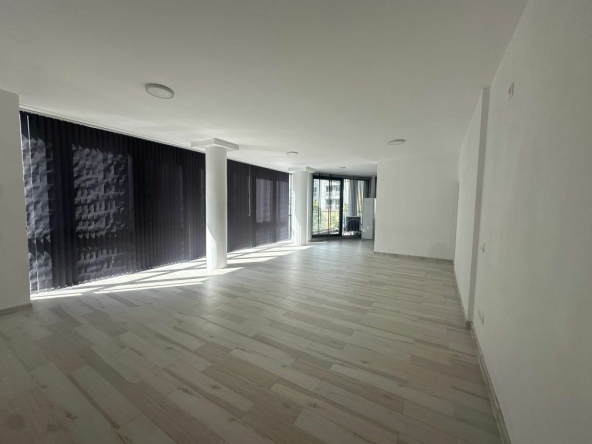 Дава се под наем Офис в Благоевград, Идеален център - 100 кв.м за 612 € - Снимка #1