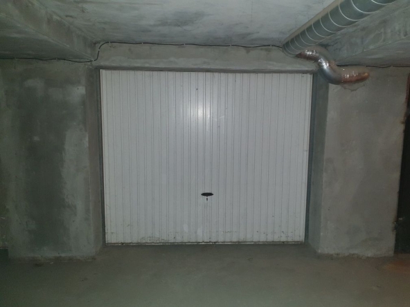 Дава се под наем Гараж / Паркомясто в Перник, Рено - 25 кв.м за 95 € - Снимка #1