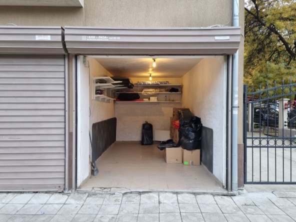 Дава се под наем Гараж / Паркомясто в Пловдив, Изгрев - 16 кв.м за 91.8 € - Снимка #1