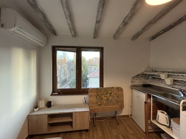 Дава се под наем Ателие в София, Лозенец - 14 кв.м за 357 € - Снимка #1