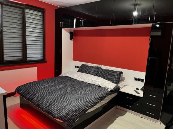 Къща в Перник, Ладовица - 240 кв.м за 1200 €/кв.м - Снимка #1