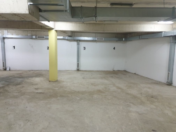 Дава се под наем Гараж / Паркомясто в Варна, Аспарухово - 139 кв.м за 174557.7 € - Снимка #1