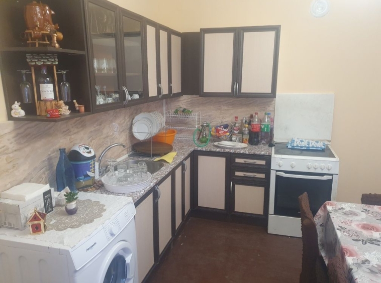 Дава се под наем Къща в с. Гложене, Област Враца - 120 кв.м за 199.41 € - Снимка #1