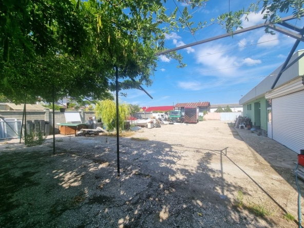 Магазин в Варна, Базар Левски - 893 кв.м за 370 €/кв.м - Снимка #1