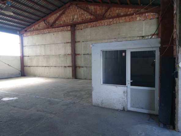 Дава се под наем Склад в Стара Загора, Индустриална зона - изток - 300 кв.м за 1.53 € - Снимка #1