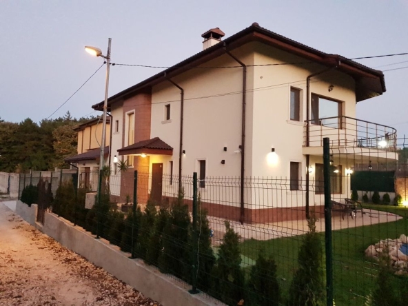 Къща в Добрич, Свети Георги - 380 кв.м за 1275 €/кв.м - Снимка #1