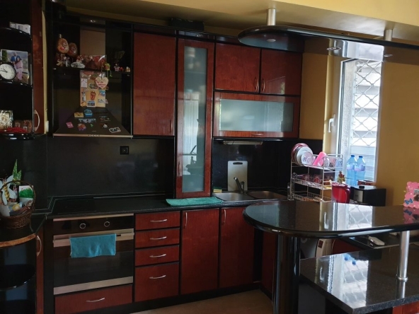 Тристаен апартамент в Перник, Калкас - 136 кв.м за 1023 €/кв.м - Снимка #1