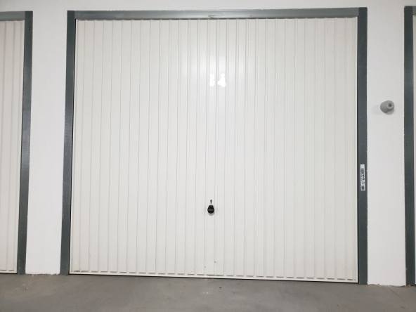 Дава се под наем Гараж / Паркомясто в София, Център - 17 кв.м за 168.3 € - Снимка #1