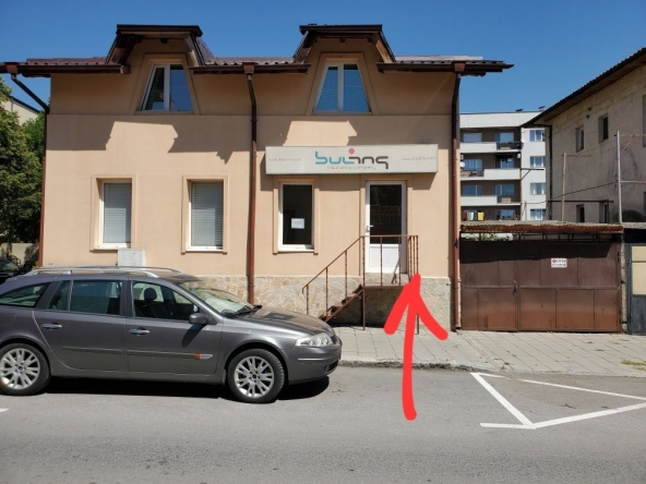 Дава се под наем Офис в Разлог - 18 кв.м за 153 € - Снимка #1