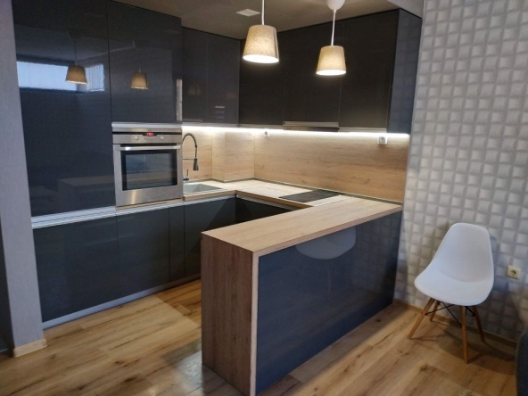 Дава се под наем Двустаен апартамент в Димитровград - 75 кв.м за 255 € - Снимка #1