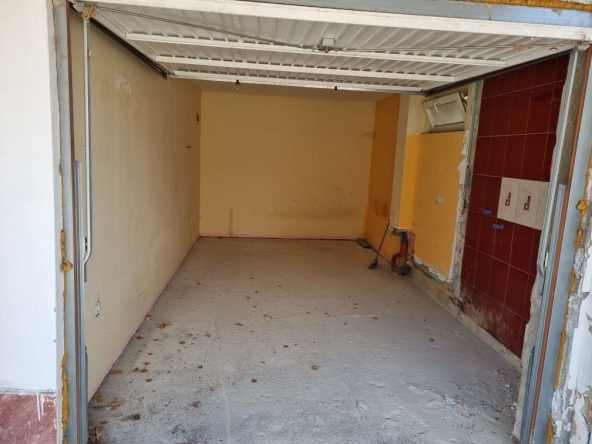 Дава се под наем Гараж / Паркомясто в Варна, Аспарухово - 20 кв.м за 86.7 € - Снимка #1