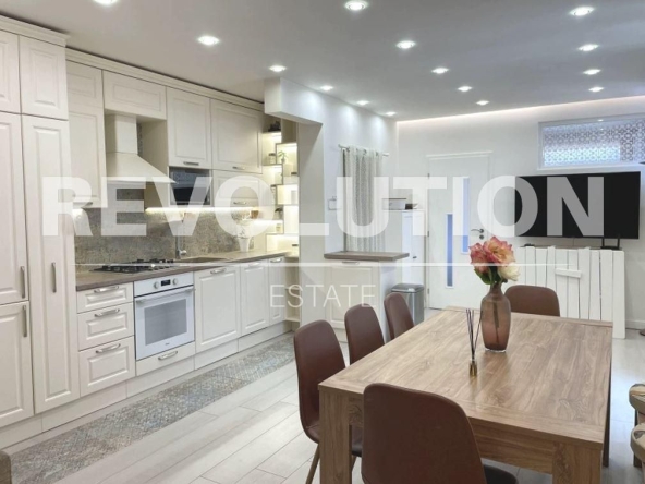 Дава се под наем Четиристаен апартамент в Варна, Център - 107 кв.м за 1350 € - Снимка #1