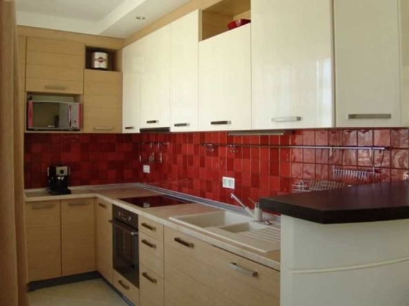 Дава се под наем Двустаен апартамент в София, Център - 86 кв.м за 775 € - Снимка #1