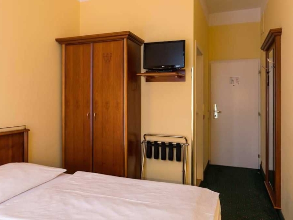 Дава се под наем Едностаен апартамент в Пловдив, Сточна гара - 40 кв.м за 214.2 € - Снимка #1