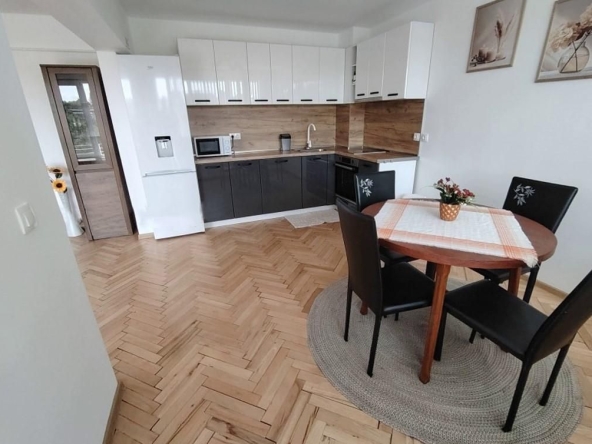 Дава се под наем Тристаен апартамент в София, Надежда 4 - 82 кв.м за 800 € - Снимка #1