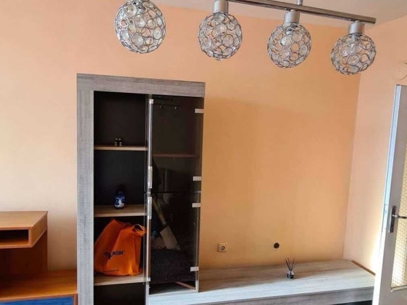 Дава се под наем Тристаен апартамент в София, Младост 1 - 80 кв.м за 648.21 € - Снимка #1