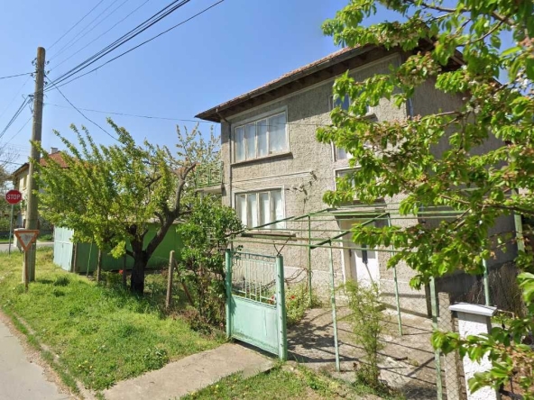 Къща в Исперих - 1000 кв.м за 82 €/кв.м - Снимка #1