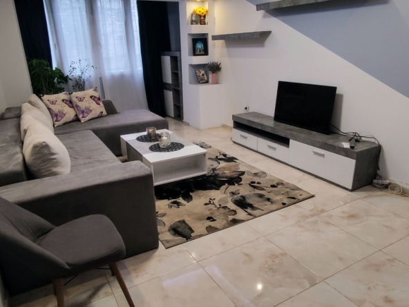 Дава се под наем Тристаен апартамент в София, Люлин 1 - 90 кв.м за 612 € - Снимка #1