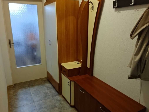 Двустаен апартамент в Шумен, 2-ри корпус - 46 кв.м за 1386 €/кв.м - Снимка #1