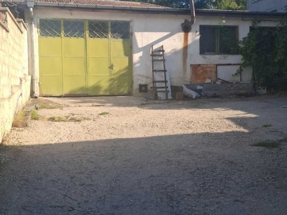 Дава се под наем Магазин в Варна, Цветен квартал - 120 кв.м за 830 € - Снимка #1