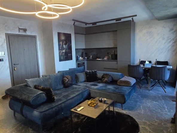 Двустаен апартамент в Пловдив, Център - 97 кв.м за 1774 €/кв.м - Снимка #1