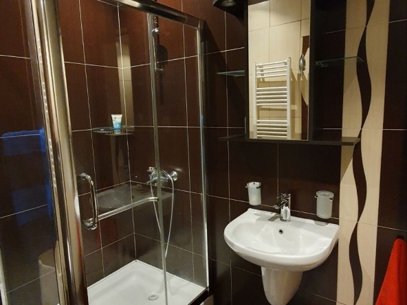 Дава се под наем Двустаен апартамент в Самоков - 70 кв.м за 698.19 € - Снимка #1