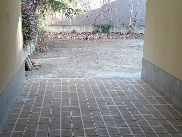 Дава се под наем Гараж / Паркомясто в Ямбол, Генерал Заимов - 50 кв.м за 3825 € - Снимка #1