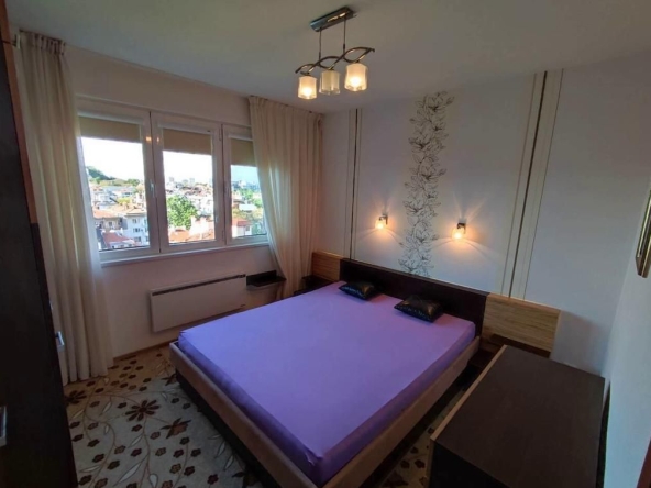 Дава се под наем Двустаен апартамент в Пловдив, Център - 64 кв.м за 408 € - Снимка #1