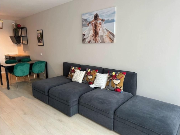 Дава се под наем Двустаен апартамент в София, Дружба 2 - 80 кв.м за 712.98 € - Снимка #1