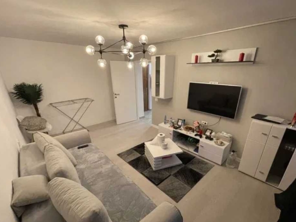 Дава се под наем Тристаен апартамент в Пловдив, Южен - 90 кв.м за 357 € - Снимка #1