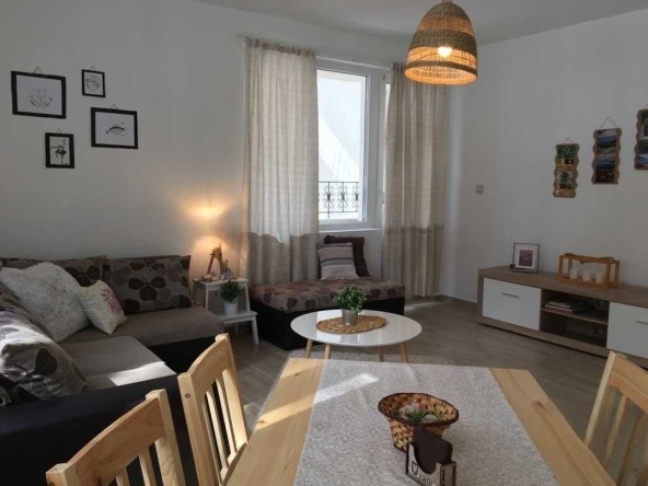 Дава се под наем Двустаен апартамент в София, Кръстова вада - 60 кв.м за 714 € - Снимка #1