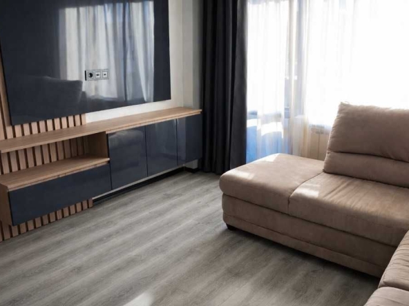 Дава се под наем Двустаен апартамент в София, Център - 75 кв.м за 796.62 € - Снимка #1