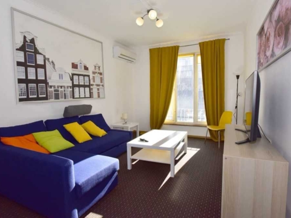 Дава се под наем Двустаен апартамент в София, Център - 80 кв.м за 856.8 € - Снимка #1
