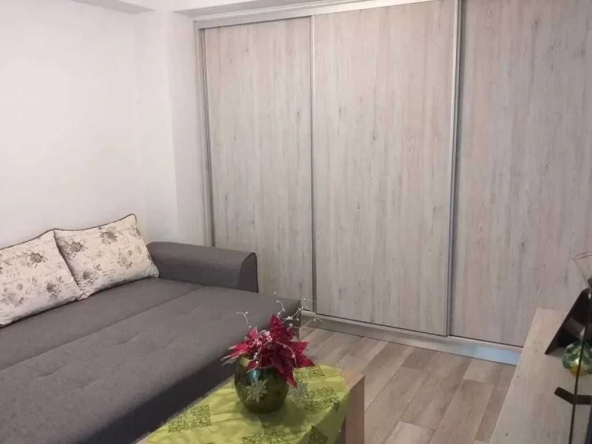 Дава се под наем Едностаен апартамент в Пловдив, Център - 28 кв.м за 153 € - Снимка #1